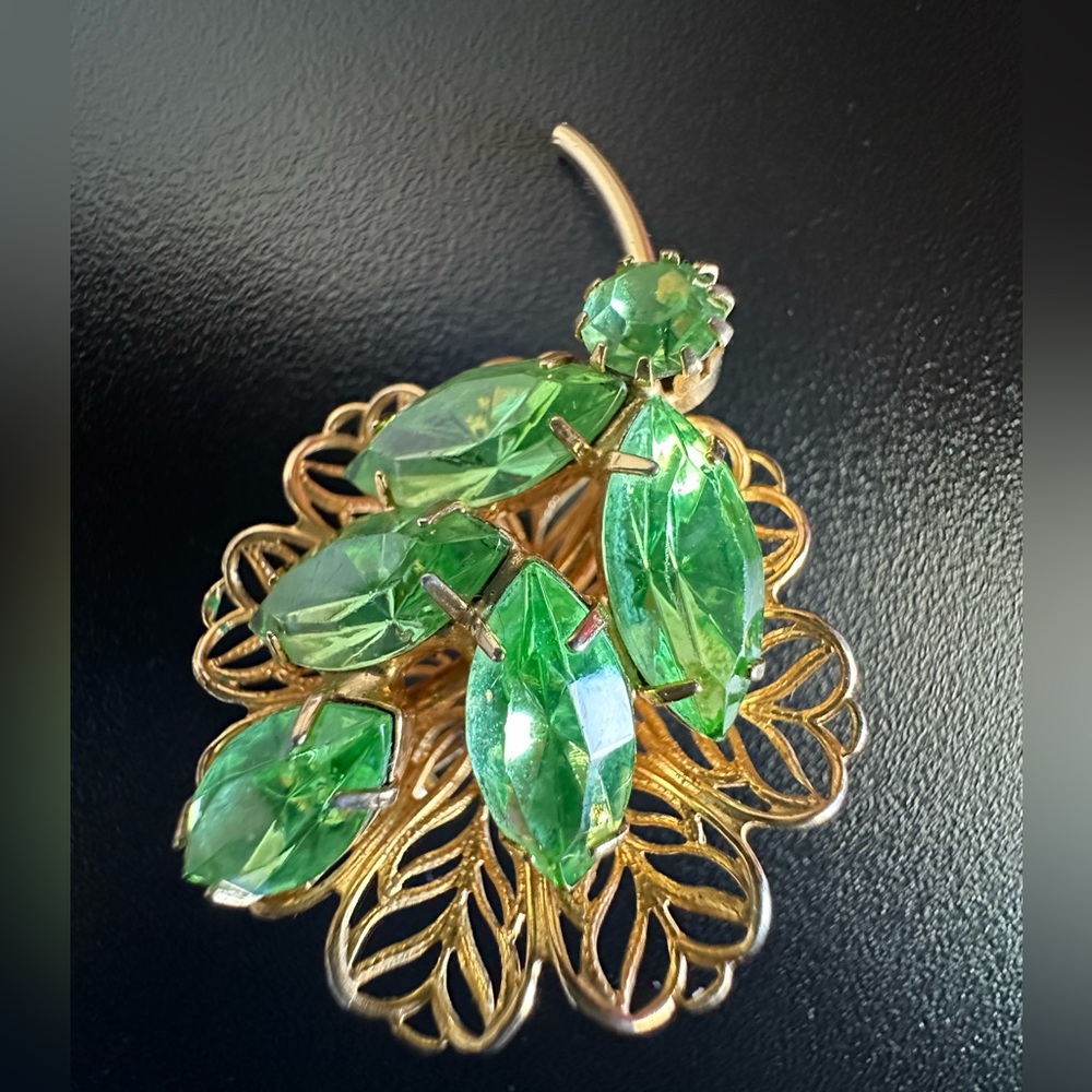 Vintage Floral 1960s Uranium Glass Gold Tone Filigree Brooch - Picture 3 of 6